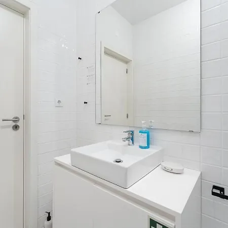 Studio-fast Wi-fi- Ac -5 Min Trindade Metro&clerigos Διαμέρισμα *